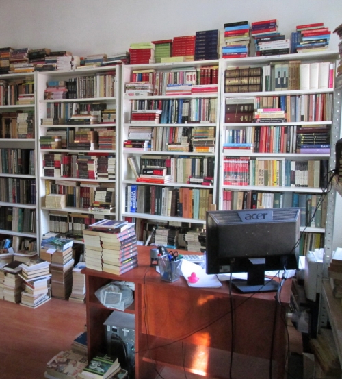 AchiziÈ›ionÄƒm cÄƒrÈ›i!